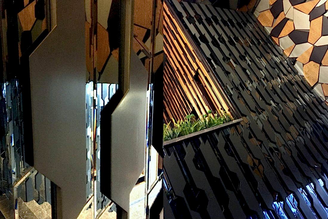 cevat-aksoy-tasarim, sadece-creative-studio, maroof-cafe-lounge, cicek, restaurant-giris-tasarimi, aydinlatma, otel-giris-tasarim, tavan-dekoru, merdiven-dekoru, ozel-tasarim-ayna,-duvar, metalik-boyama